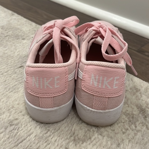 Pink Nikes - Picture 5 of 6